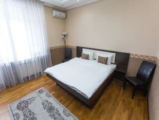 Отель Mini Hotel Keremet Алматы Двухместный номер с 1 кроватью и собственной ванной комнатой вне номера-2